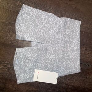 Lululemon Wunder Train HR 6in shorts